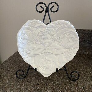 Cherub angel with a cupid bow 8.5" white heart shaped plate 7347 made in Italy